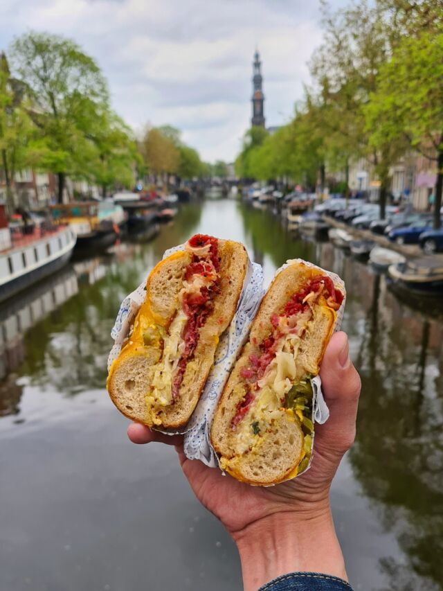 Flos Deli Bagel Pastrami Grachten Amsterdam